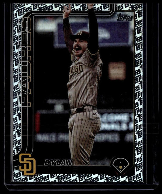2025 Topps #58 Dylan Cease Topps Foil Pattern