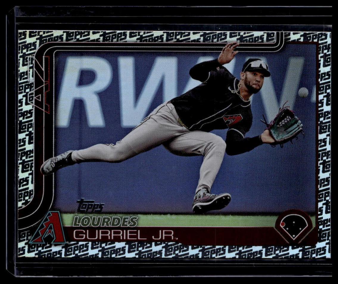 2025 Topps #136 Lourdes Gurriel Jr. Topps Foil Pattern