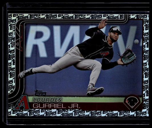 2025 Topps #136 Lourdes Gurriel Jr. Topps Foil Pattern