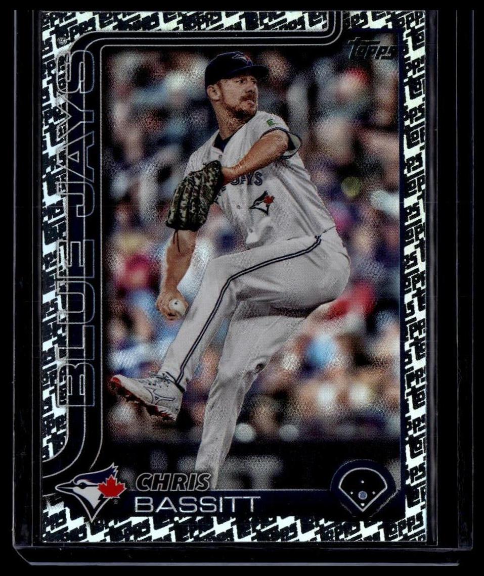2025 Topps #267 Chris Bassitt Topps Foil Pattern