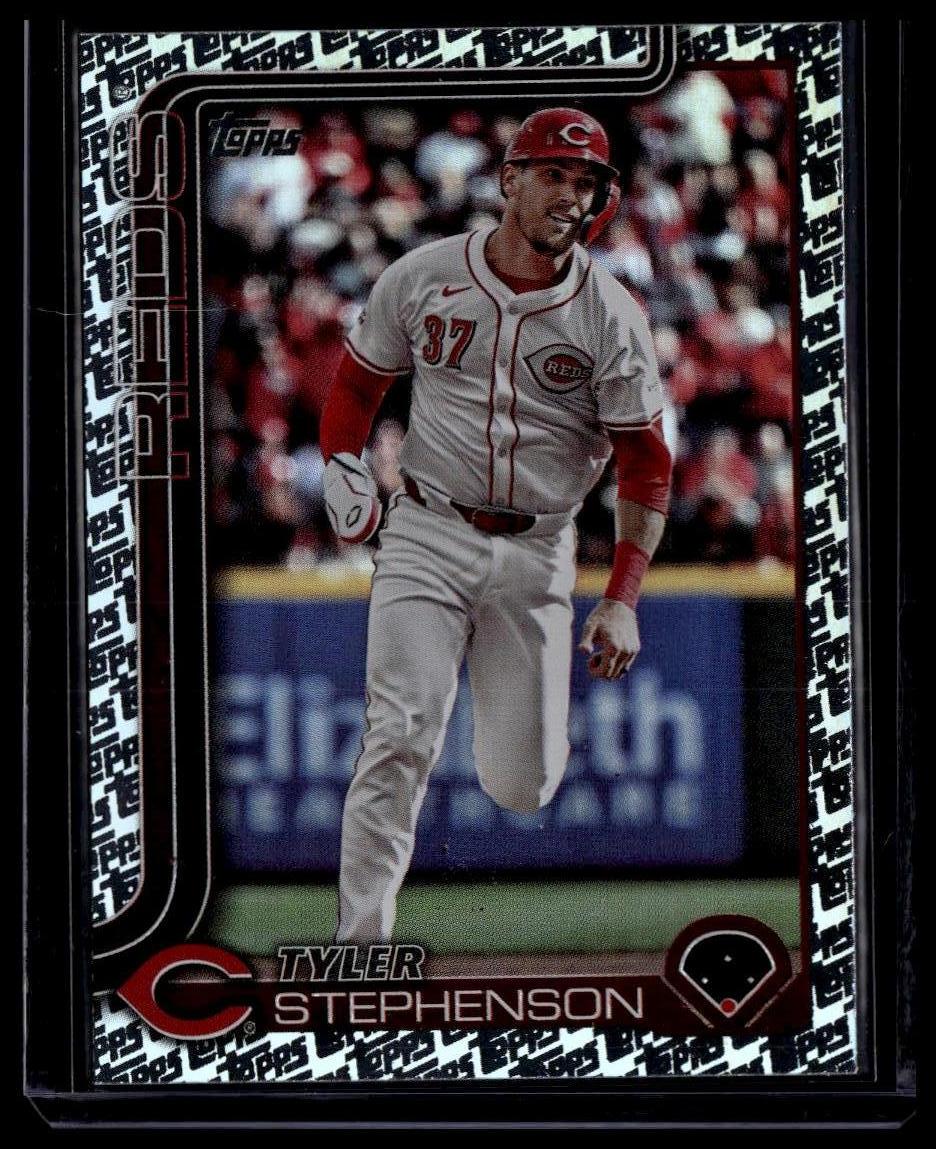 2025 Topps #31 Tyler Stephenson Topps Foil Pattern