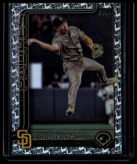 2025 Topps #175 Ha-Seong Kim Topps Foil Pattern